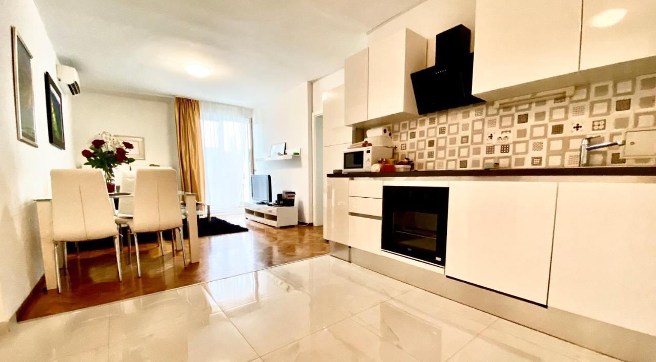 Apartment Dijana 3 Split Exterior photo